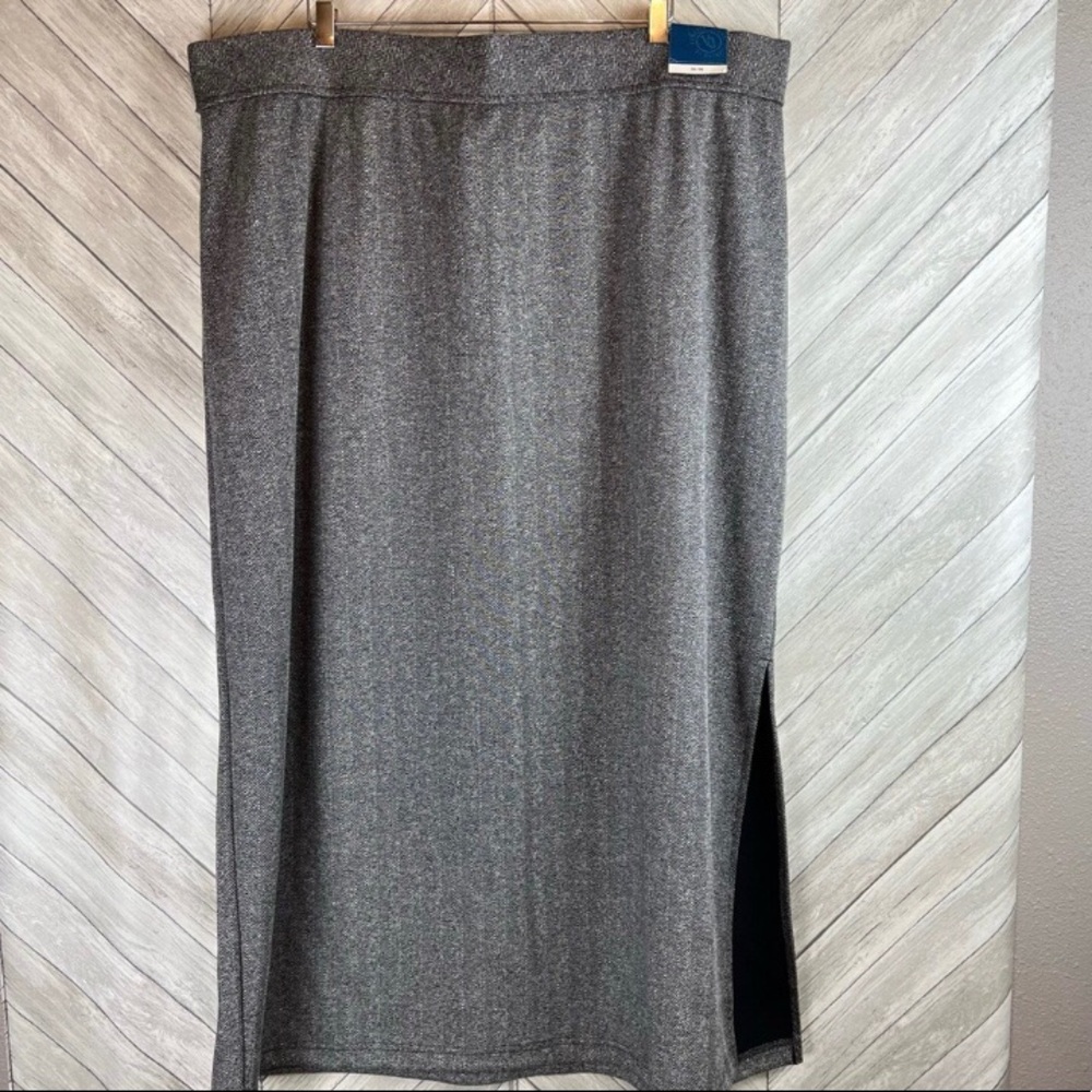 NWT (NEVER WORN) VENEZIA SKIRT 26/28